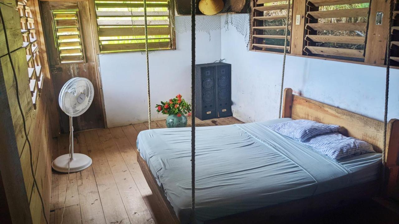 Guanaja Backpackers Hostel ภายนอก รูปภาพ