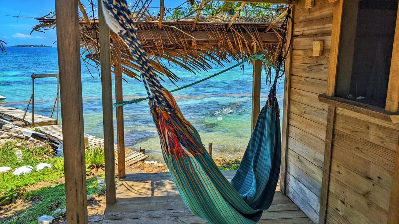 Guanaja Backpackers Hostel ภายนอก รูปภาพ