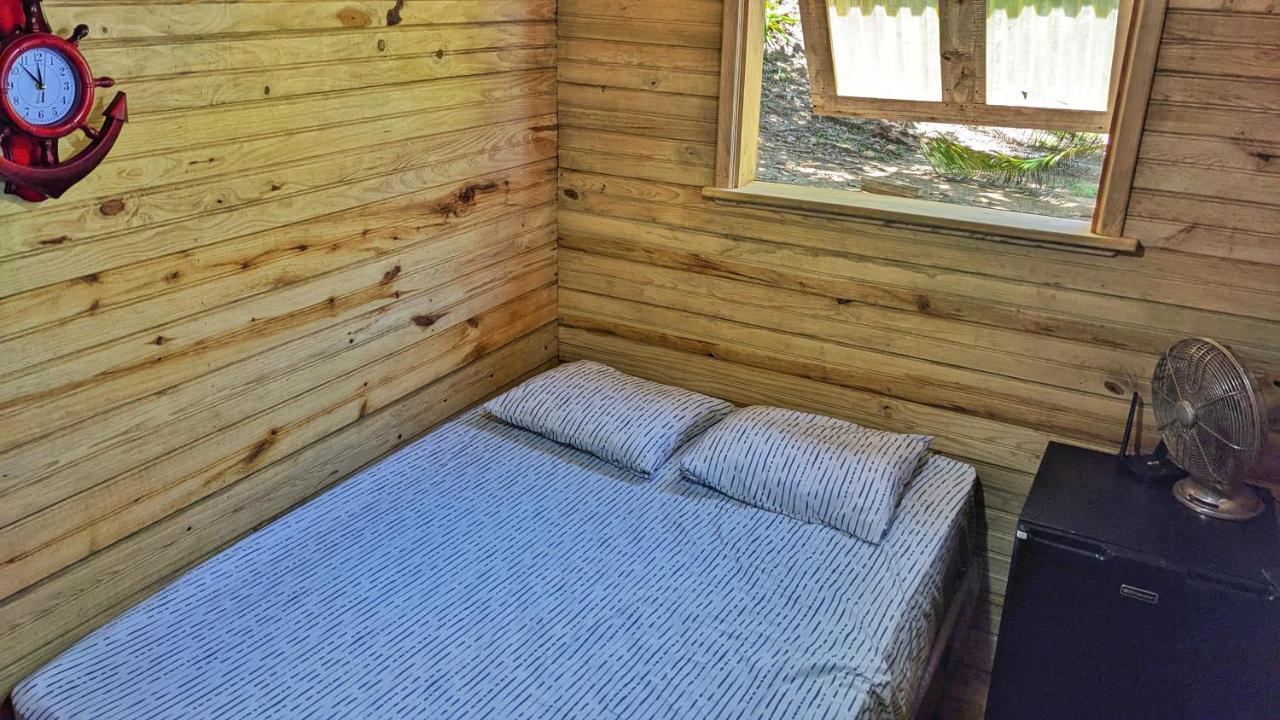 Guanaja Backpackers Hostel ภายนอก รูปภาพ